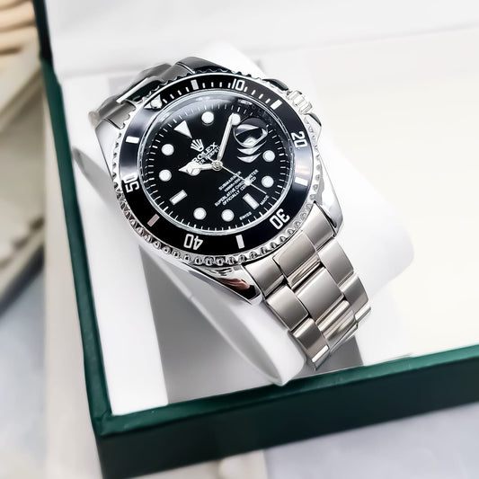 Rolex Submariner automatic and mechanical watch, in stainless steel, with calendar.